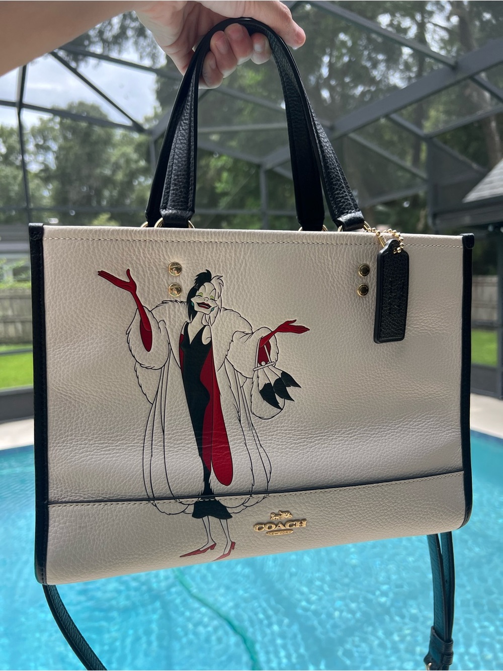Coach Disney X Coach Dempsey Carryall With Cruella Motif CC946 101 Dalmatians